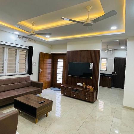 Luxurious 3 Bhk Villa In Bhuj - Shivani Homestay المظهر الخارجي الصورة