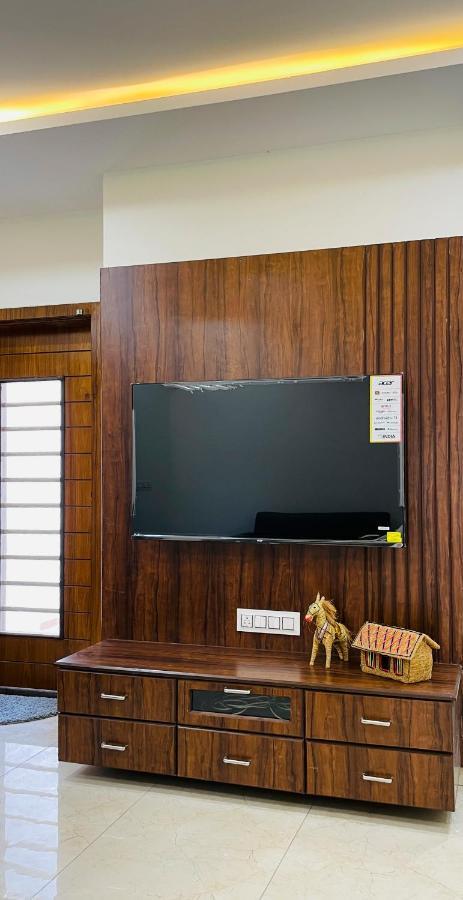 Luxurious 3 Bhk Villa In Bhuj - Shivani Homestay المظهر الخارجي الصورة